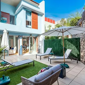 Family House With Patio And Communal Pool Сasa de vacaciones